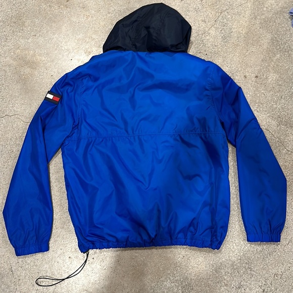 Used Men’s Large Tommy Hilfiger 1/4 Zip Windbreaker. - Picture 4 of 4